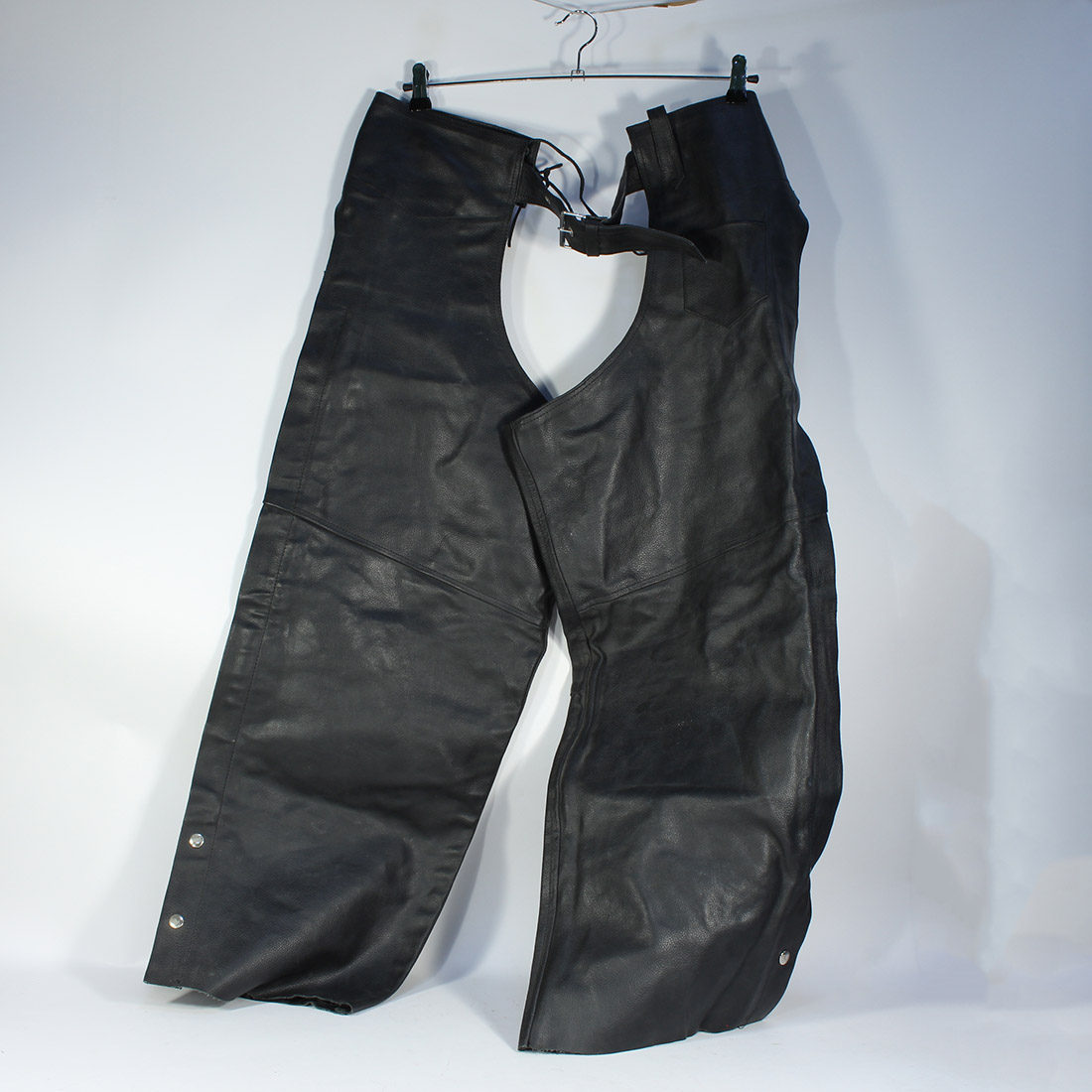 Protection de jambes en cuir - mikjer  Bon état -  reconditionné disponible sur Label Emmaüs